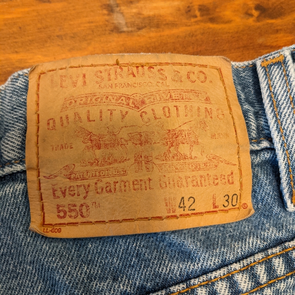 Levi's 550 Jeans Medium Stonewash Relaxed Fit